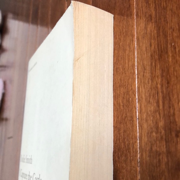 5 for $20!! I Capture the Castle by Dodie Smith - Picture 2 of 4